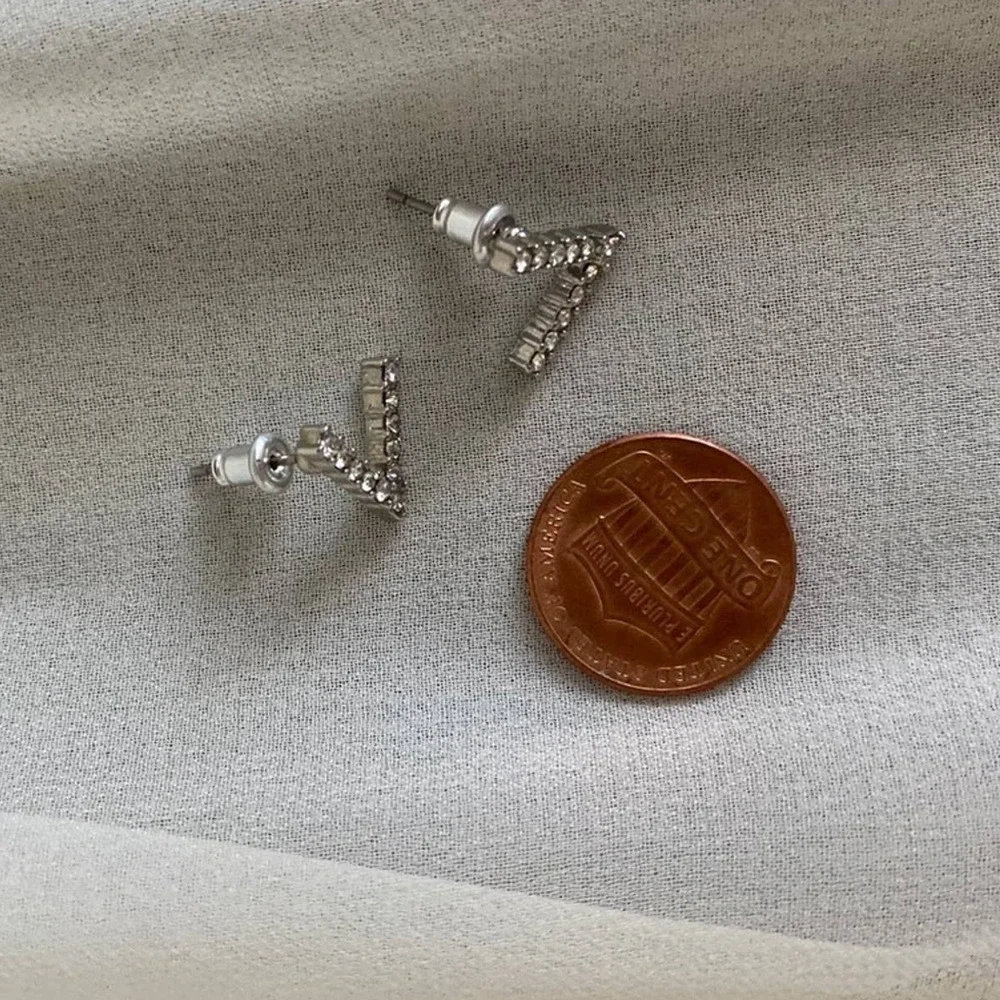 VTG Silver V Initial Geometric CZ Stud Earrings